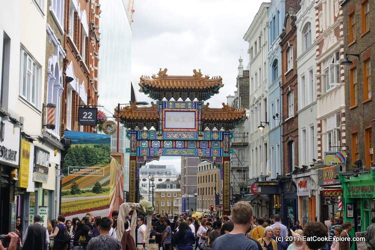 A touristy shot of the new gate in Chinatown London